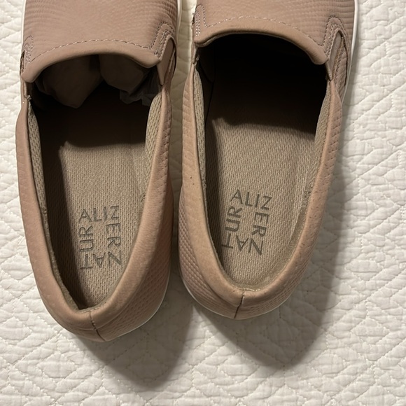 Naturalizer slip on shoe - Picture 5 of 6